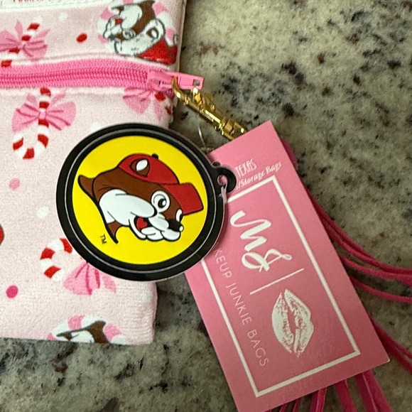 Makeup Junkie Buc-ees pink Christmas bag - Picture 3 of 4